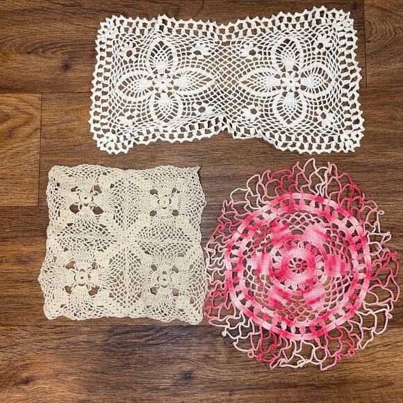 Lot of 3 Handmade Doilies vintage - Picture 6 of 8